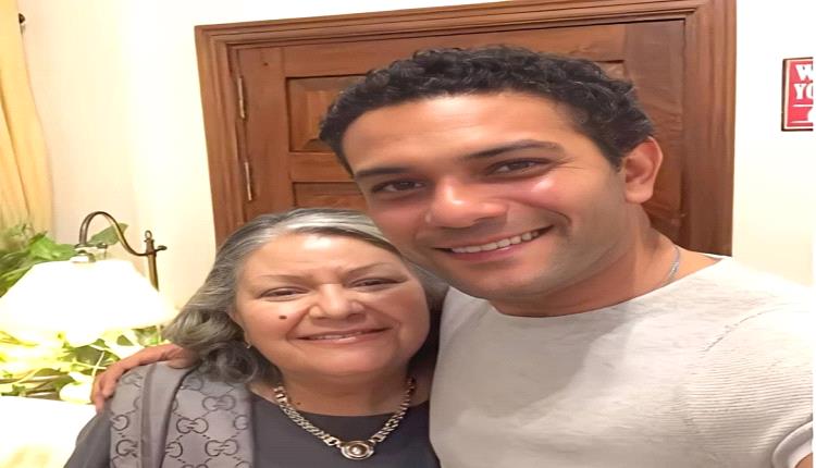 النجم آسر ياسين يدعم والدته ويصفها بكلمات مؤثرة
