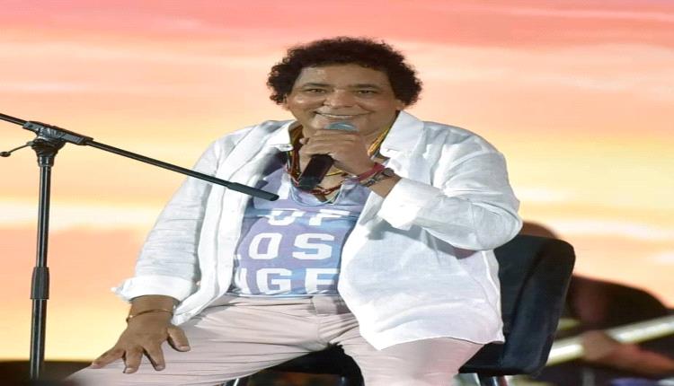 الفنان محمد منير يواصل التحضير لأعماله الفنية في أحدث ظهور له (صور)