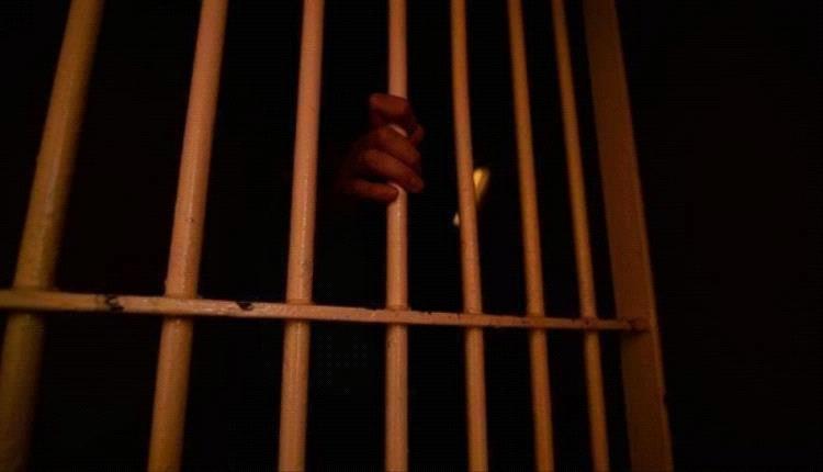 سياسي موالي للحوثيين يحرج جماعته عقب إفراج طاقم سفينة جالاكسي