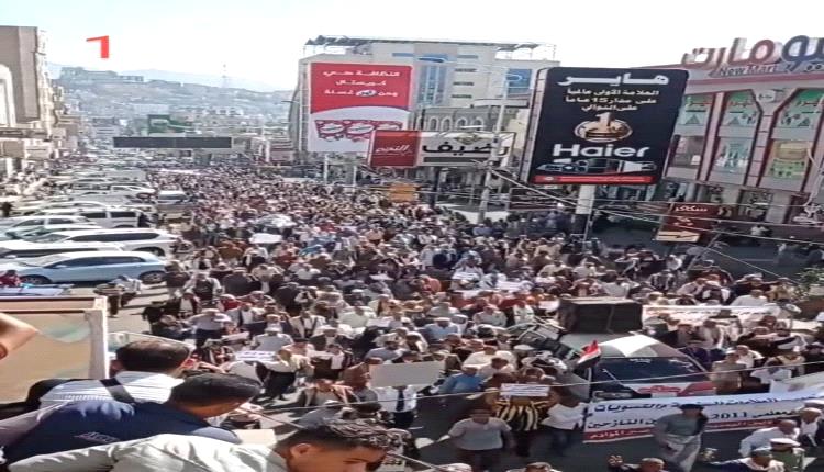 غداً الأحد .. استعدادات لمليونية شعبية تطالب بتحسين الأوضاع المعيشية ورفع الرواتب بتعز