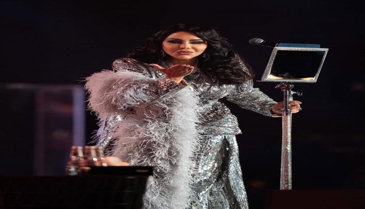 النجمة الامارتية أحلام الشامسي تحقق حلم حياتها وتوثق رد فعلها الطفولي (فيديو)