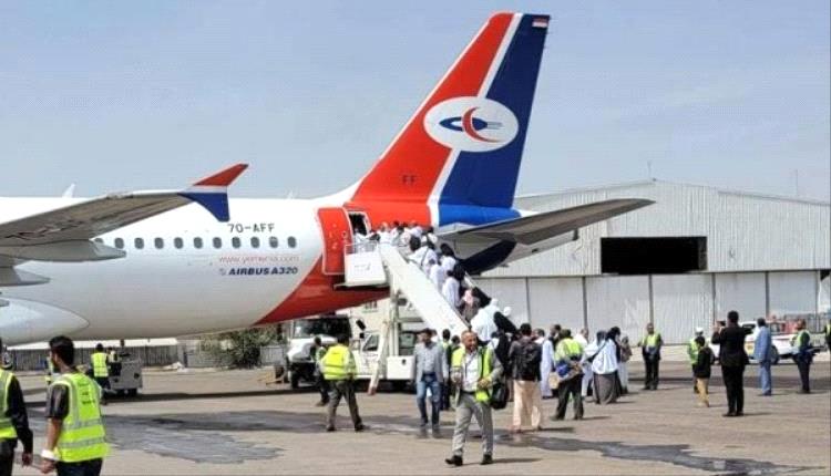 إعادة تصدير النفط مقابل تشغيل مطار صنعاء .. تفاصيل صفقة بين الحكومة الشرعية والحوثيين