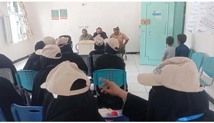 اجتماع تنسيقي لمتطوعات التثقيف الصحي بمديرية أحور استعداداً لتنفيذ جلسات التوعية لحملة شلل الأطفال