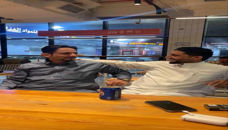 لقاء ودي يجمع العميد الركن حسين السعيدي مع الشيخ صالح البوبكري في جدة بالسعودية