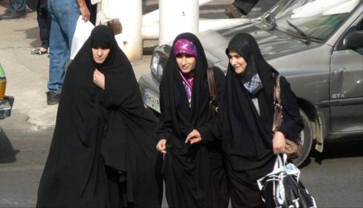قرار حوثي جديد بفرض لباس ايراني على  طالبات المدارس