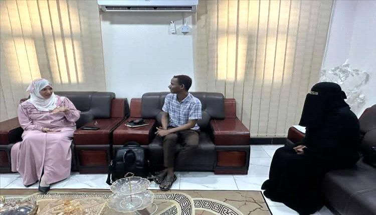 رئيس الجهاز المركزي للإحصاء تلتقي الخبير الدولي الدكتور عمر عصمان