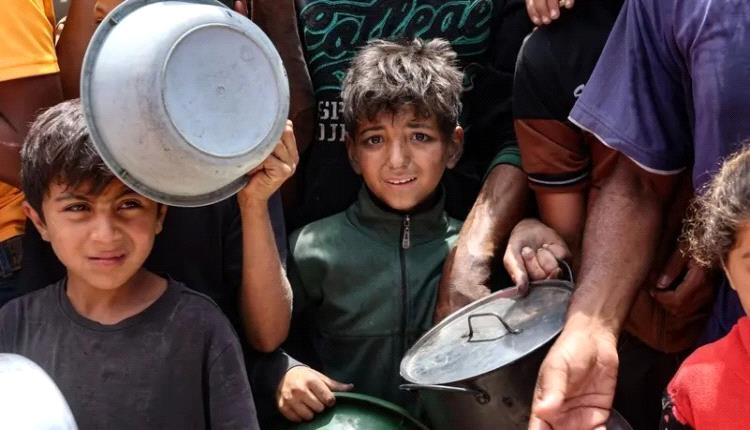 وفاة طفلة فلسطينية جوعاً.. والأونروا: إسرائيل تجوع مليون طفل بغزة