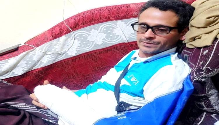ناشط موالٍ للحوثيين يتعرض لاعتداء وحشي في صنعاء .. تعرف على السبب!