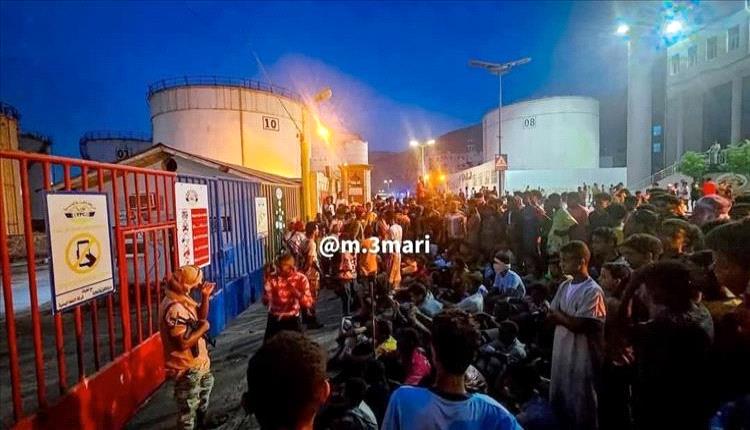 تظاهرات ليلية بالمكلا رفضًا لتردي الخدمات وانقطاع الكهرباء