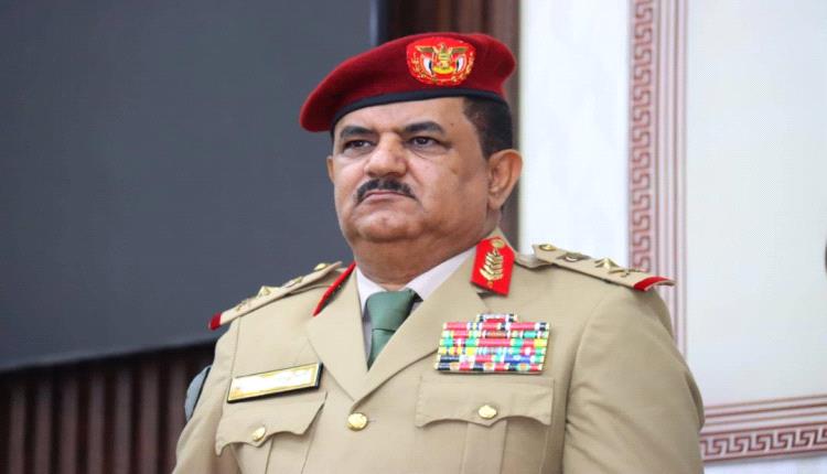 الدكتور الجفري يهنئ وزير الدفاع بحصوله على الدكتوراه من مصر