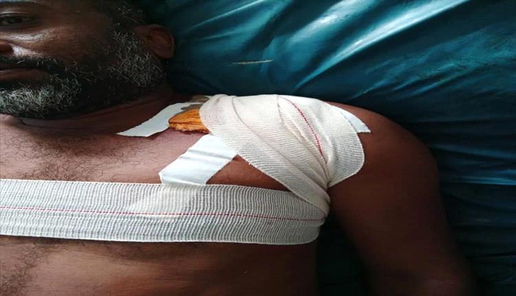 مشهد يتكرر يهدد الاستثمار وحياة منتسبيه  ..إصابة شخصين في اعتداء مسلح على حافلة موظفي مصنع أسمنت الوحدة في باتيس