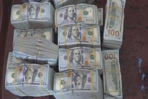 صنعاء تخسر مليارات الدولارات  و عدن تنجح في الحصول عليها