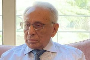 د. محمد الرقيبي يعزي في وفاة رجل الأعمال البارز أبو بكر بازرعة