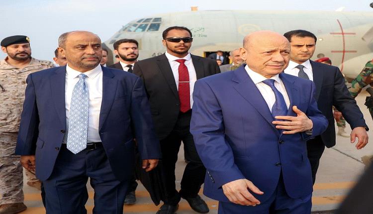 رئيس مجلس القيادة الرئاسي يعود إلى العاصمة عدن