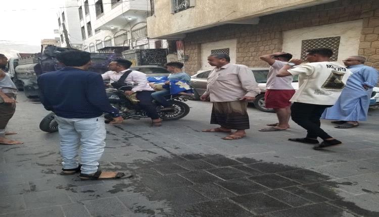في حادثة مأساوية هزت المدينة.. وفاة طفل دهساً تحت عجلات صهريج ماء في محافظة تعز