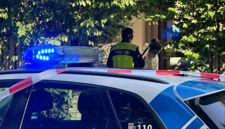 لاجئ يمني في دولة اوروبية يقتل زوجته طعنًا أمام أطفالهما الستة!