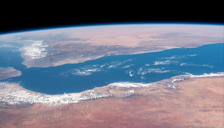 تقارير.. الحوثيون يبنون قواعد سرية لصواريخهم في أعالي جبال الصومال