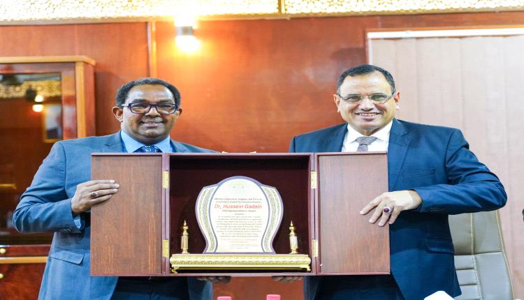 الوزير السقطري يستقبل وفد «الفاو» ويكرّم الممثل المقيم بمناسبة انتهاء فترة عمله في بلادنا