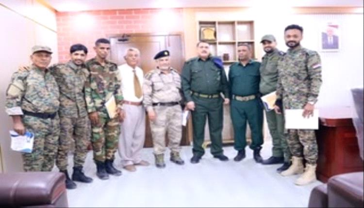 مدير أمن عدن يكرم مديري شرطة المنصورة والقاهرة وأفرادًا لجهودهم في مكافحة الجريمة