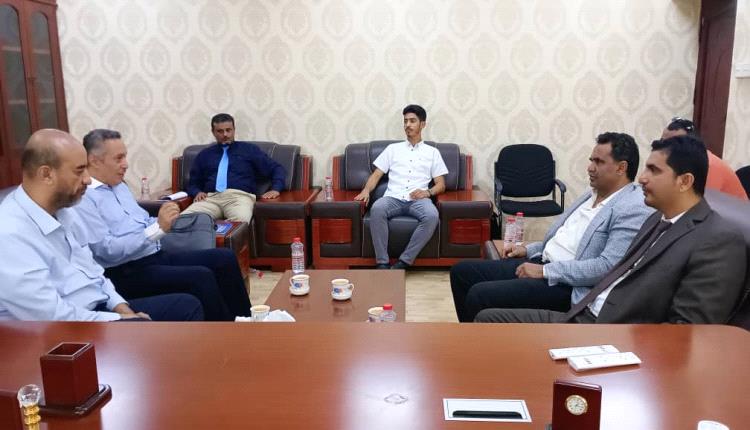 نائب وزير الشؤون القانونية وحقوق الإنسان يلتقي بكوادر الوزارة