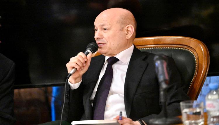 العليمي : رغم تلقينا إخطارًا مبكرًا من إسرائيل باستهداف المطار .. وافقنا على إعادة طائرة اليمنية الى صنعاء .. لهذا السبب؟