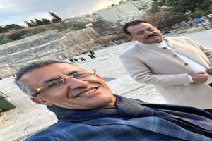 قيادي حوثي يظهر بصورة مفاجأة  في أمريكا(صورة)