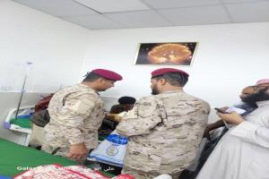 قائد اللواء الثاني “مشاه حزم” يزور جرحى هجوم الحوثي على قرى المسمير ويعد برد قاسي