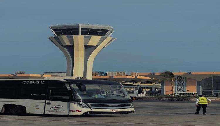 الحوثي يعلن الحرب على مطار عدن الدولي.. وناشطون يدحضون افتراءاتهم