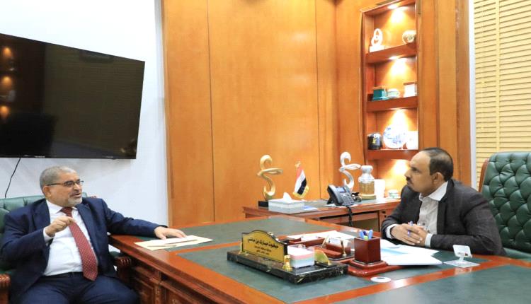 المحافظ بن ماضي ورئيس جامعة حضرموت يناقشان جملة نشاطات أكاديمية وبحثية لتطوير التعليم الأكاديمي بالجامعة