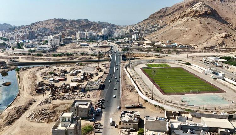 محافظ حضرموت الأستاذ مبخوت بن ماضي يتفقّد جسر المنورة في المكلا ويطلع على مستوى الانجاز في المرحلة الثانية لخور المكلا