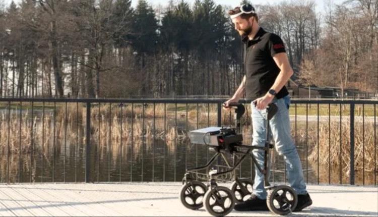 قصة أمل وإصرار: شاب يتمكن من المشي مجدداً بعد 12 عاماً من الشلل