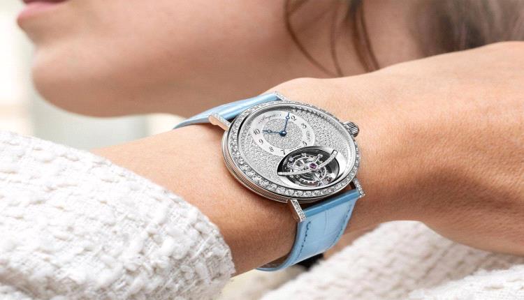 اكتشفي أسرار ساعات Tourbillon النسائية التي تجمع بين الأناقة والدقة