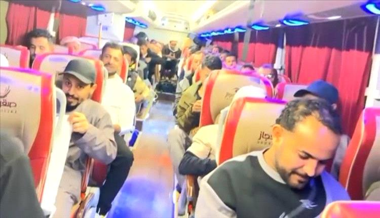 شاهد "فيديو" يوثق لحظات نادرة من داخل الباص الذي احترق فجر اليوم في منطقة العرقوب