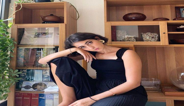 جمهور الموضة يتفاعل مع إطلالة زوجة عمدة نيويورك الجريئة بأسلوب البوهو