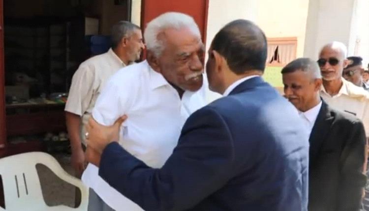 محافظ حضرموت الاستاذ مبخوت بن ماضي  يزور "العميد الركن أحمد الكلالي" أول حضرمي تخرج من الكلية الحربية بمصر