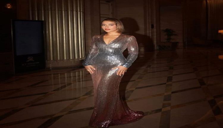 النجمة اليمنية بلقيس فتحي تتألق وتتلألأ… فستان أنيق يجعلها نجمة الأمسية بلا منازع