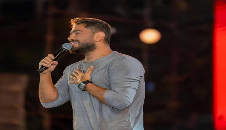 النجم تامر حسني يوثّق لحظات من رحلته العائلية إلى فرنسا قبل الحفل (فيديو)