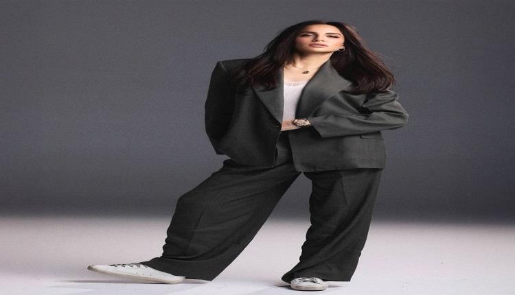 النجمة المصرية آمال ماهر تعلن زواجها بإطلالة بسيطة تحمل فخامة الكلاسيكية