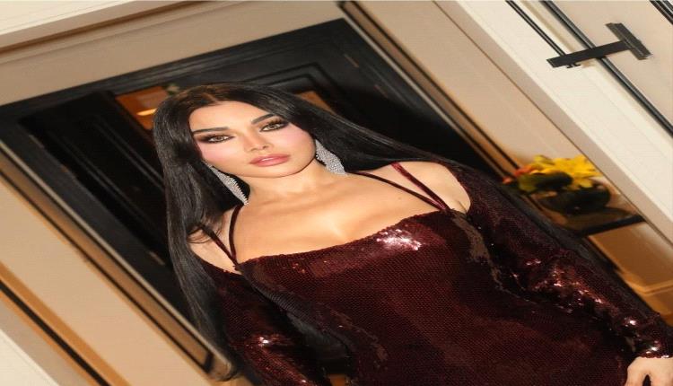 النجمة اللبنانية هيفاء وهبي تشارك جمهورها روتينها بعد الحفلات بإطلالة ناعمة