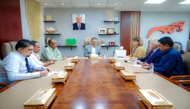 لملس يبحث مع وفد حكومي هولندي سبل تطوير مؤسسة مياه عدن