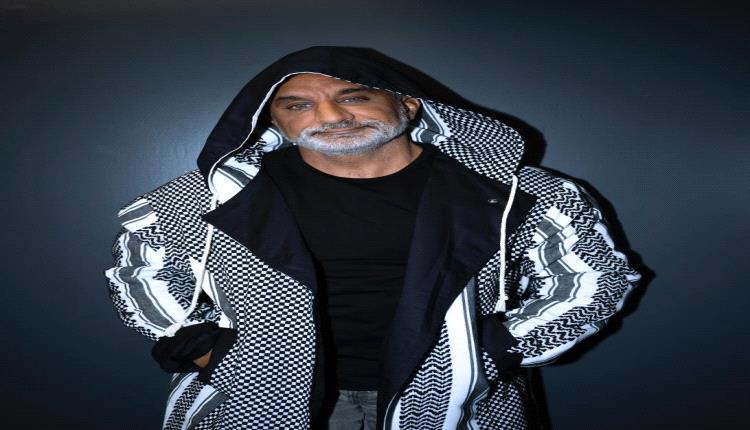 الإعلامي باسم يوسف يخرج عن صمته بعد ارتداء عمرو أديب للجلباب