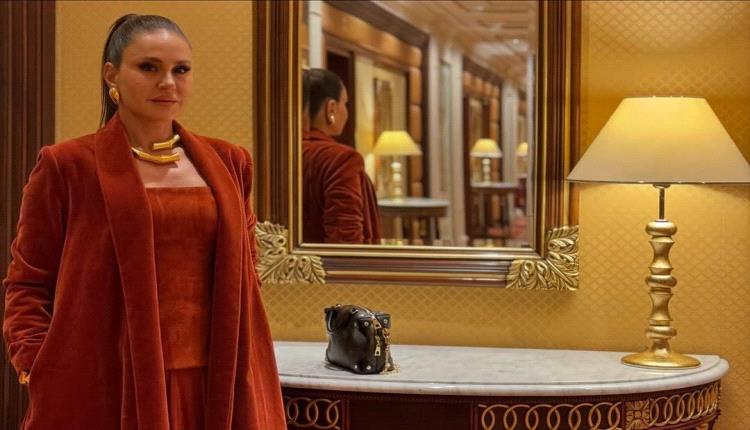 أناقة شرقية فخمة.. ديمة قندلفت تتألق بعباءة عصرية ومجوهرات لافتة