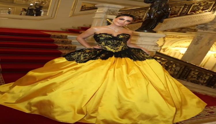 النجمة السورية جومانا مراد تتألق بأسلوب راقٍ وفستان الأميرات يزيدها سحراً