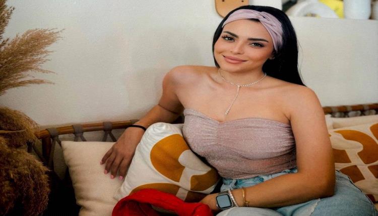 عبارة طريفة من أسماء جلال تثير ضحك الجمهور حول شائعات عمرو دياب