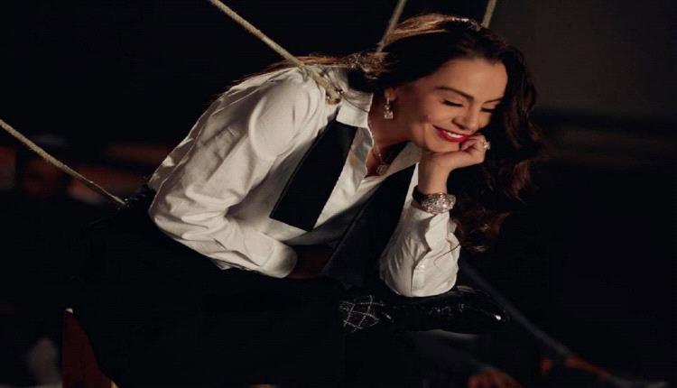 الفنانة المعتزلة شريهان تحتفي بتكريم والد كريم عبد العزيز في مهرجان القاهرة برسالة شكر دافئة