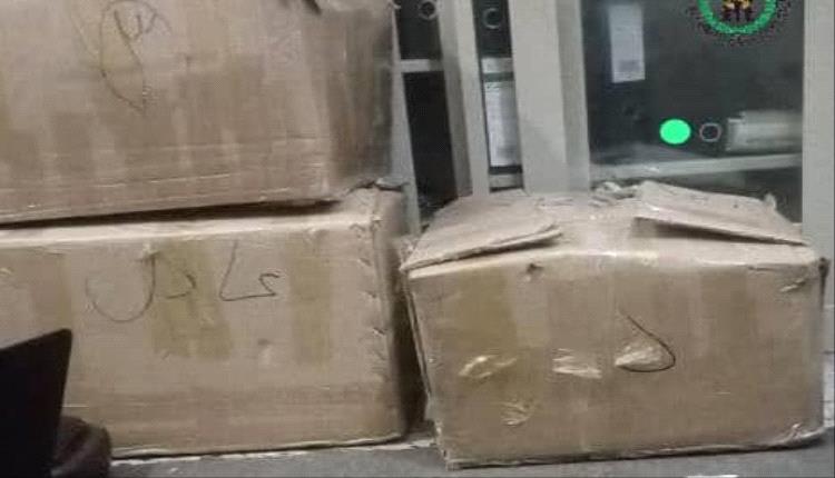 قوات الحزام الأمني تضبط شحنة أدوية مهربة في نقطة مصنع الحديد غرب عدن