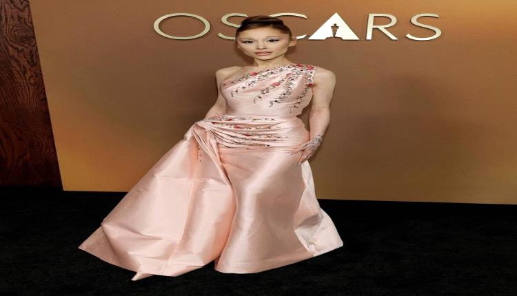 سحر الماضي يلتقي بالحاضر… أريانا غراندي بفستان Dior لخريف وشتاء 2007