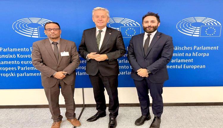 ممثل المجلس الانتقالي يبحث في بروكسل تعزيز التعاون مع مؤسسات الاتحاد الأوروبي