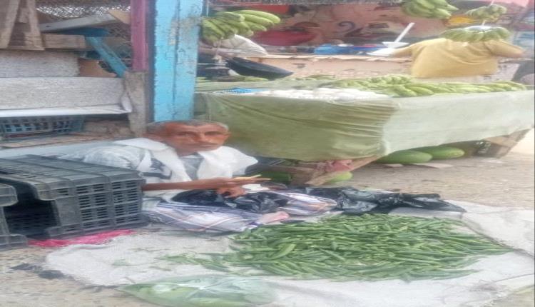 من لحج إلى الشيخ عثمان… رحلة كفاح شاب معاق يبحث عن رأس مال ليحيا بكرامة