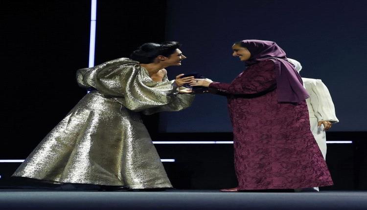 أناقة متألقة… الشيخة الميّاسة تخطف الأنظار في مهرجان الدوحة السينمائي 2025